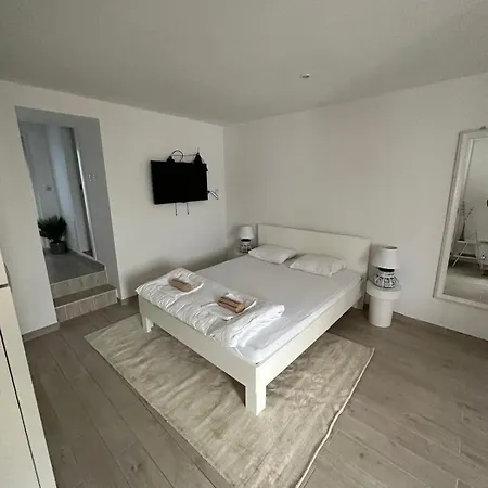 Noelle Apartment *